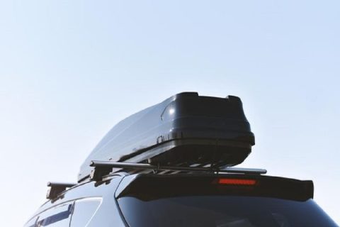 Pentingnya Memasang Roof Box dengan Benar Saat Mudik: Jangan Sampai Membahayakan Perjalanan Anda!