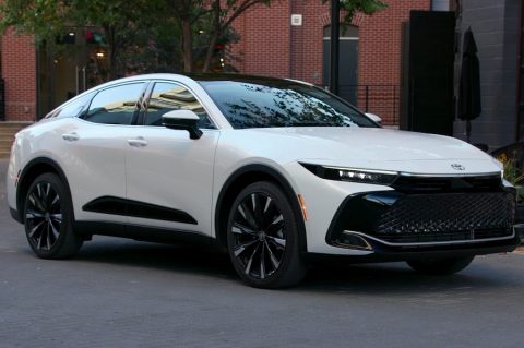 Spesifikasi dan Harga Toyota Crown FCEV, Mobil Ramah Lingkungan yang Tak Terjangkau Gaji Menteri