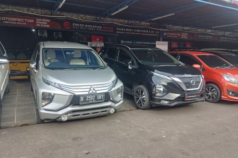 Nissan Livina Bekas Masih Terlihat di Showroom, Tapi Sepi Peminat