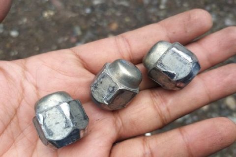 Mur Roda Mobil Sulit Dibuka? Ini Solusinya Agar Tak Merepotkan di Jalan