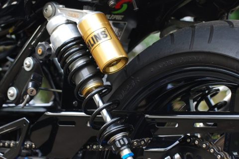 Membedakan Sokbreker Mobil: Single Action vs Double Action dan Oli vs Gas