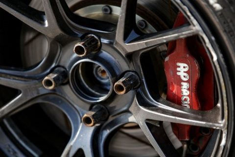 Tags: kampas rem, kampas rem racing, mobil harian, perawatan mobil, cakram rem, aftermarket, tips otomotif, rem mobil, keausan rem, X-Boost Station