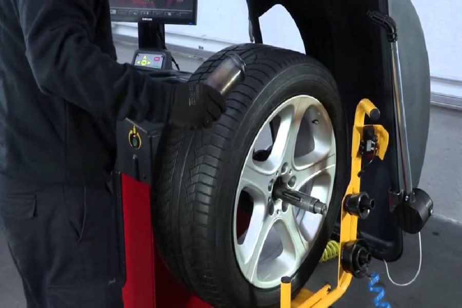 Jangan Sepelekan! Ini Bahaya Besar Jika Malas Balancing Roda Mobil