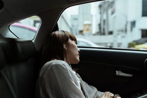 Bahaya Mengintai! Ini Risiko Tidur di Mobil dengan AC Menyala Saat Perjalanan Jauh