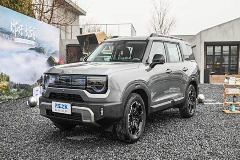 SUV Berkamuflase Diduga BAIC BJ30 Hybrid Tertangkap Kamera di Jakarta, Siap Masuk Pasar Indonesia?