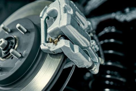 Kelebihan dan Kekurangan Menggunakan Kaliper Rem Aftermarket pada Mobil