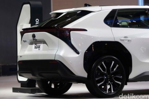 Toyota Urban Cruiser EV Tampil Perdana di GIIAS 2025, Jarak Tempuh Tembus 400 Km!