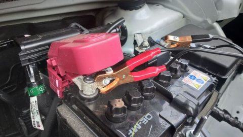 Aki mobil bekas sering cepat panas? Kenali penyebabnya mulai dari beban kelistrikan berlebih hingga penggunaan aksesori tambahan yang tidak sesuai. Simak ulasan lengkapnya di sini.