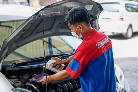 Efek Berbeda, Begini Dampaknya Jika Volume Oli Mesin Mobil Terlalu Penuh atau Kurang