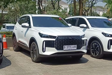 "Chery Tiggo Cross Comfort Meluncur di GIIAS 2025: Hybrid Irit, Turbo Kencang, Harga Terjangkau!"