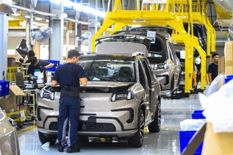 Ekonomi Terpuruk, Industri Otomotif Bertahan Tanpa PHK: Menperin Minta Produsen Tak Panik!