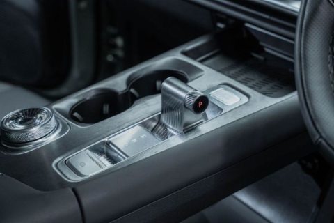 Jangan Salah! Begini Cara Menyalip Menggunakan Mobil Matik yang Aman dan Bertenaga