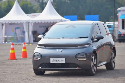 Persaingan Mobil Listrik Menengah: Wuling Cloud EV vs Chery Omoda E5, Mana yang Lebih Unggul?