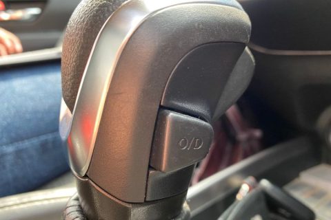 Panduan Lengkap Memanfaatkan Fitur Overdrive pada Mobil Matik: Hemat BBM & Tarikan Lebih Responsif