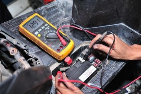 Jangan Tertipu! Ini Cara Gampang Cek Aki Masih Baru atau Sudah Kedaluwarsa