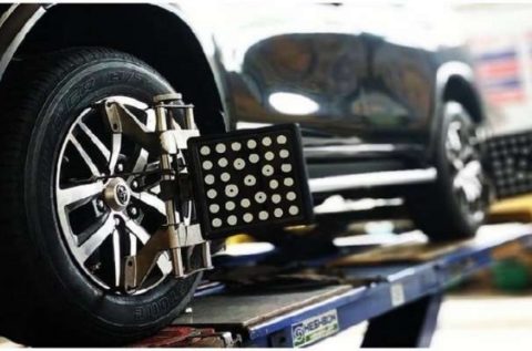 Sering Nyetir Tapi Setir Nggak Stabil? Waspada, Mungkin Mobil Kamu Butuh Spooring & Balancing!