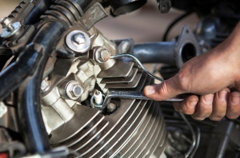 Motor Tiba-Tiba Nggak Nyala? Ini 7 Penyebab Pengapian Hilang & Cara Mengatasinya Tanpa Bongkar Mesin!