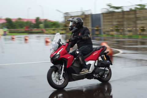 Pakai Fitur Canggih HSTC, Begini Cara Benar Panaskan Mesin Honda ADV160!