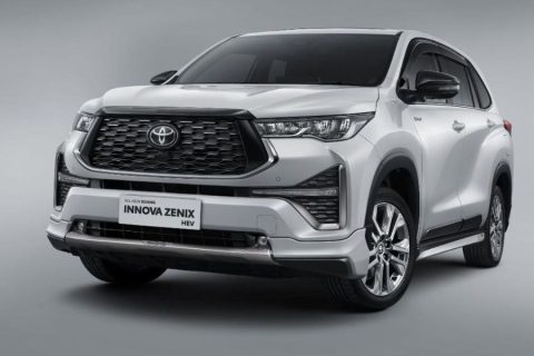 Adu Gengsi Toyota Innova Zenix Hybrid vs Chery Tiggo 8 CSH: MPV Legendaris Lawan SUV PHEV Bertenaga Monster!