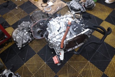 Mobil Matik Kamu Serasa Berat, Nyentak, dan Selip? Hati‑Hati! Bisa Ini Penyebabnya!