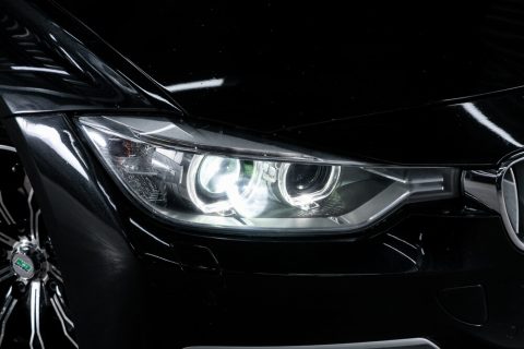 Jangan Sampai Tilang! Ini Warna Lampu Mobil yang Boleh & Dilarang di Jalan Raya
