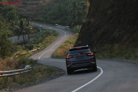 Teknik Mengemudi Mobil Matik di Tanjakan: Jangan Salah Gunakan Gigi “L” dan “2”