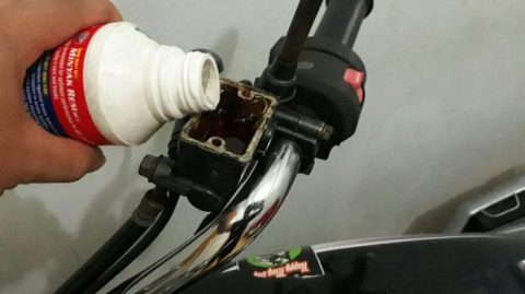Jangan Abaikan! Minyak Rem Harus Dikuras, Ini Jarak Aman dan Risikonya