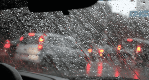 Hati-Hati! Kaca Mobil Bekas Berjamur Bisa Bahayakan Keselamatan Anda Saat Hujan