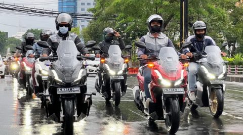 Jangan Cuma Siapkan Jas Hujan! Ini Komponen Motor yang Wajib Dicek Saat Musim Hujan Datang