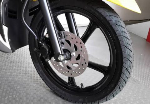 Sering Dengar Rem Motor Berdecit? Begini Cara Bedakan Antara Kampas Kotor atau Sudah Tipis!