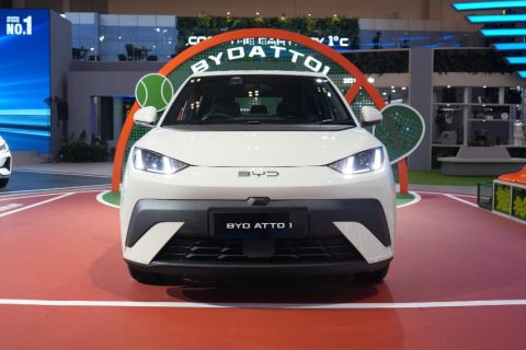 Tahun 2025 menjadi tahun emas untuk mobil listrik (EV). Dari SUV hingga city car, produsen berlomba-lomba menghadirkan varian beragam untuk mendominasi pasar global dan Indonesia.