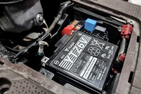 Aki motor sering soak saat perjalanan mudik? Simak tips perawatan aki agar tetap awet, kuat, dan tidak mengganggu perjalanan panjang Anda.