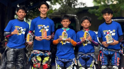 DRS35 Academy resmi menggandeng Pikoli Oil untuk memperkuat pembinaan pembalap muda Indonesia. Kolaborasi ini diyakini menjadi langkah strategis menuju panggung balap internasional.