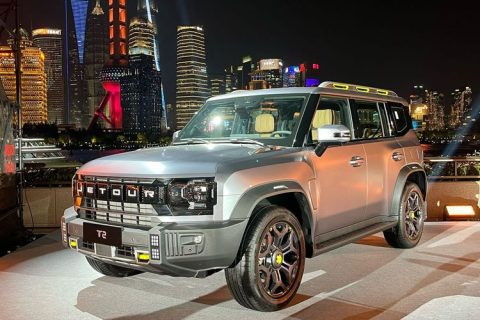 Jetour T2 PHEV dijadwalkan meluncur semester II 2026. SUV plug-in hybrid ini siap meramaikan pasar dengan kombinasi performa tangguh dan efisiensi listrik.