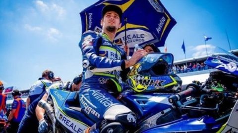 Perjalanan Karel Abraham di MotoGP penuh kontroversi. Dari tudingan andalkan kekayaan orangtua hingga bertahan di kerasnya persaingan kelas premier.