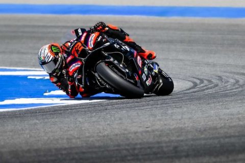 Marco Bezzecchi pecahkan rekor lap di MotoGP Thailand dan bawa Aprilia dominan. Sementara itu, Francesco Bagnaia gagal ke Q2 dan harus berjuang dari Q1.