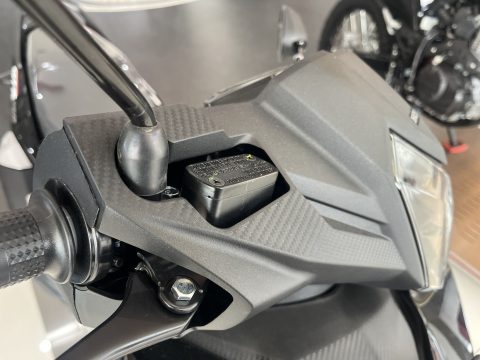 Sering diabaikan, minyak rem motor wajib diganti setiap 24 bulan atau 24.000 km. Simak manfaat dan risiko jika telat mengganti minyak rem menurut Astra Motor Yogyakarta.