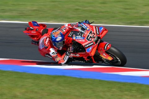 Francesco Bagnaia diprediksi bangkit di MotoGP 2026 meski tampil kurang maksimal musim lalu. Iker Lecuona menilai faktor mental jadi penyebab utama. Seri Thailand bisa jadi titik balik.