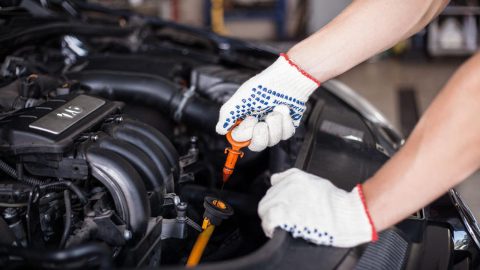 Sebelum mudik Lebaran, tune-up mobil penting dilakukan untuk menjaga performa mesin dan mencegah risiko mogok di perjalanan jauh. Simak manfaat dan komponen yang perlu dicek.