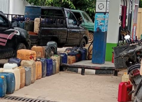 Penyimpanan BBM yang salah bisa menurunkan kualitas bahan bakar dan merusak mesin kendaraan. Simak tips penyimpanan aman agar kendaraan tetap optimal.