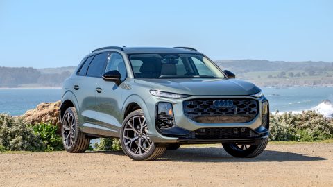 Audi resmi menjadi merek mobil mewah paling aman 2026, mengungguli BMW dan Mercedes-Benz berkat teknologi keselamatan canggih dan inovasi terdepan.
