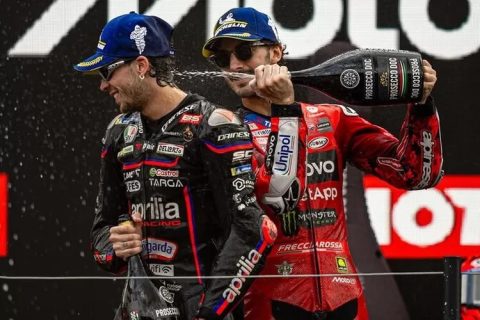 Marco Bezzecchi buka suara soal rumor duet dengan Pecco Bagnaia di Aprilia. Meski berteman dekat lewat VR46 Academy, Bezzecchi menegaskan mereka tetap rival saat balapan MotoGP.