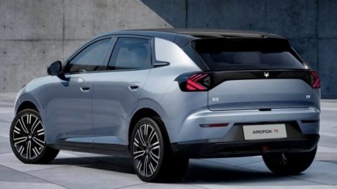 BAIC bersiap menghadirkan mobil listrik baru di Indonesia yang diproyeksikan menjadi pesaing BYD Atto 1 dan BYD Dolphin. Persaingan EV di Tanah Air makin sengit.