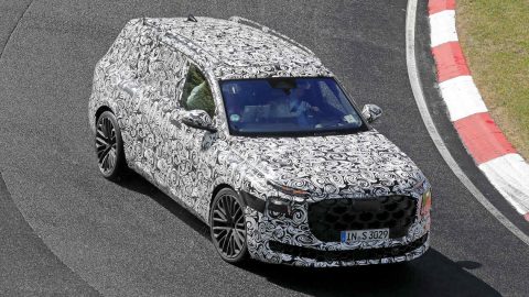 Audi Q9 Facelift resmi siap meluncur tahun ini, menggantikan A8. SUV flagship ini hadir dengan desain futuristis, mesin hybrid, dan fitur keselamatan premium.