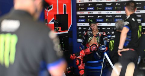 Yamaha kembali kesulitan di MotoGP 2026. Fabio Quartararo mudah disalip di trek lurus hingga rival merasa kasihan. Ini penyebab utamanya.