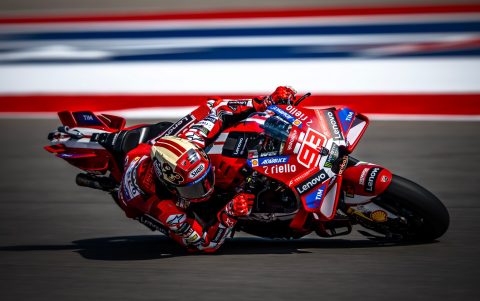 Marc Marquez kena Long Lap Penalty usai insiden di Sprint Race MotoGP Amerika 2026, peluang podium di COTA kini jadi tantangan berat.