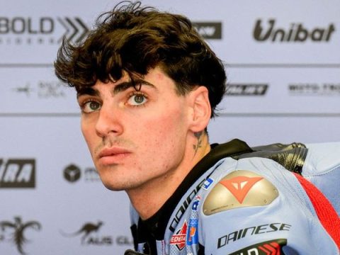 Fermin Aldeguer dipastikan kembali balap di MotoGP Brasil setelah cedera patah tulang paha. Simak perjalanan pemulihan, tantangan, dan tips pemulihan cedera bagi pembalap profesional.