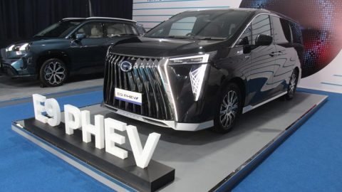 GAC siap meluncurkan MPV PHEV terbaru di Indonesia dengan fitur yang diklaim lebih lengkap. Simak teknologi, keunggulan, dan potensi mobil ini di pasar otomotif.