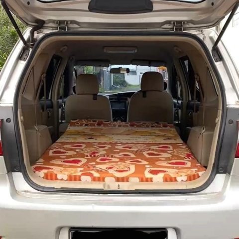 Bahaya mengubah kabin mobil jadi tempat tidur saat mudik. Ketahui risiko keselamatan dan cara aman beristirahat selama perjalanan jauh.