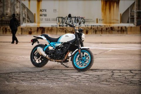 Royal Enfield bersiap menghadirkan dua motor baru di Indonesia pada 2026. Kehadiran model terbaru ini diprediksi memperkuat pasar motor klasik modern di Tanah Air.